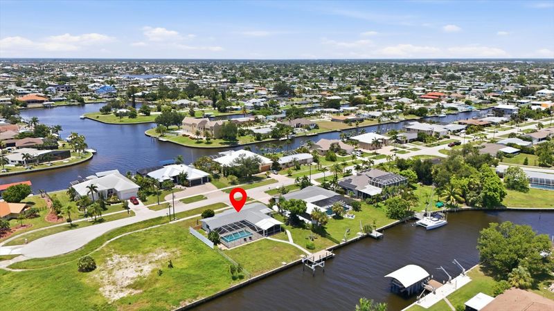 Beautiful 2 bedroom, 2 bathroom waterfront home with private pool in Port Charlotte