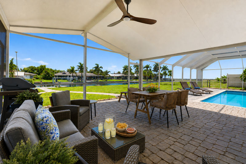 Huge outdoor living space with fantactic view of Peace River