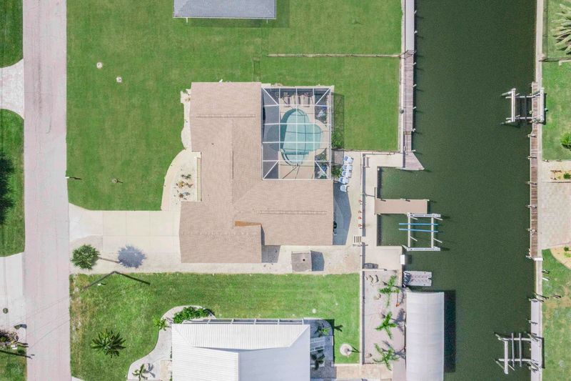 Beautiful 3 bedroom, 2 bathroom waterfront home with private pool & spa on Lemon Bay in Englewood (Boat Lift Not For Use)