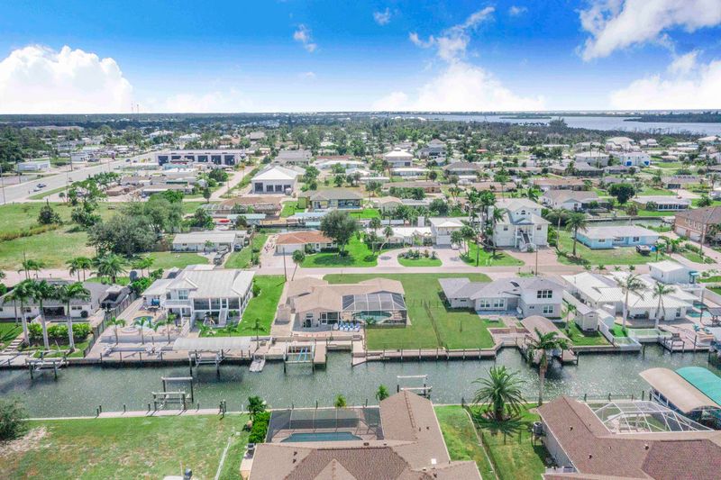 Beautiful 3 bedroom, 2 bathroom waterfront home with private pool & spa on Lemon Bay in Englewood (Boat Lift Not For Use)