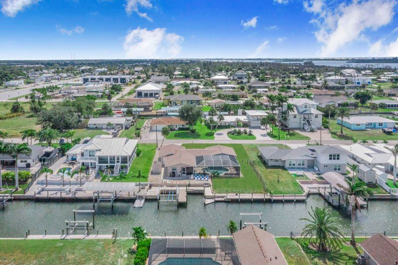 Beautiful 3 bedroom, 2 bathroom waterfront home with private pool & spa on Lemon Bay in Englewood (Boat Lift Not For Use)