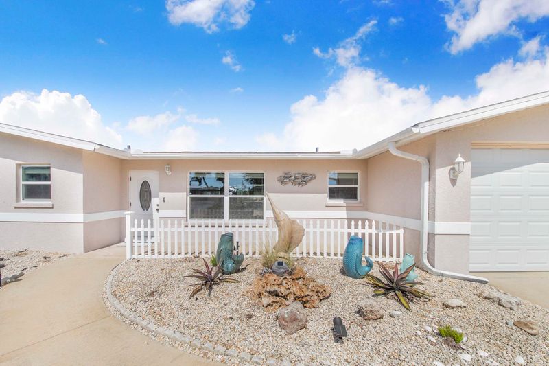 Beautiful 3 bedroom, 2 bathroom waterfront home with private pool & spa on Lemon Bay in Englewood
