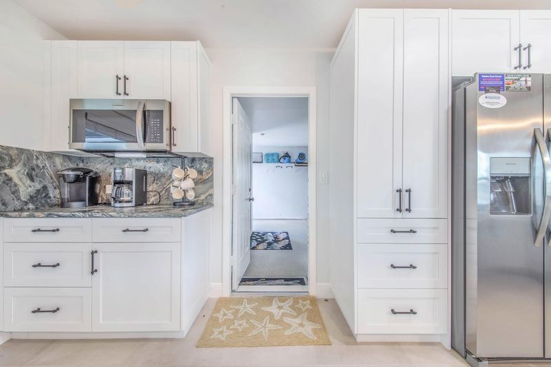 Bright, open, fully-equipped kitchen