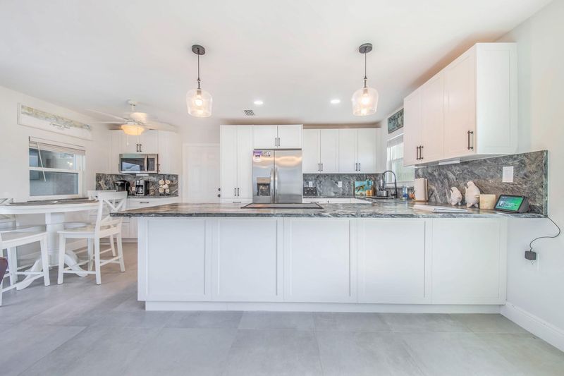 Bright, open, fully-equipped kitchen