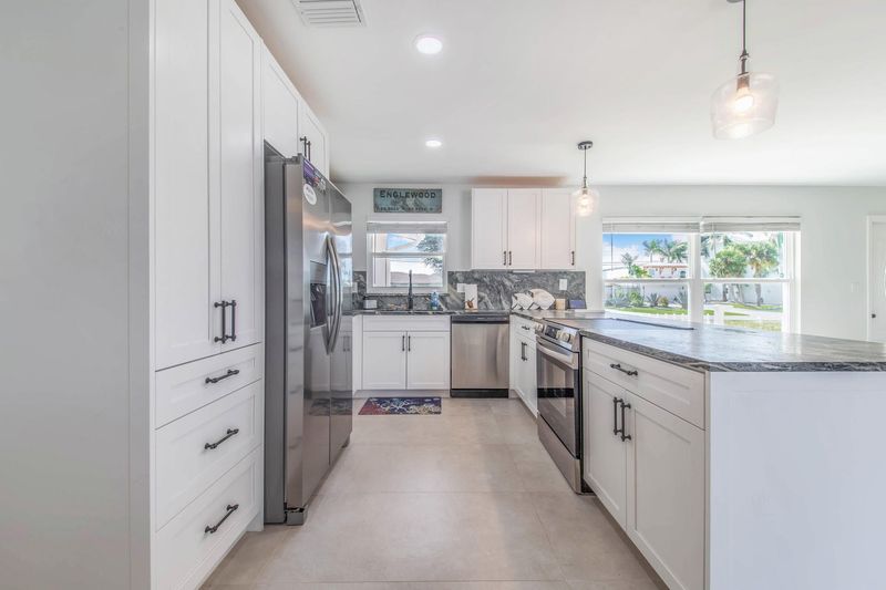Bright, open, fully-equipped kitchen