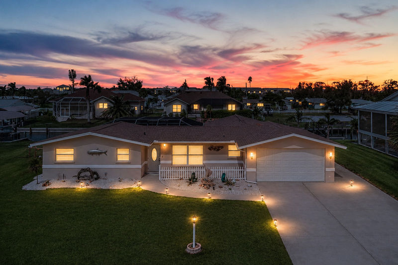 Beautiful 3 bedroom, 2 bathroom waterfront home with private pool & spa on Lemon Bay in Englewood