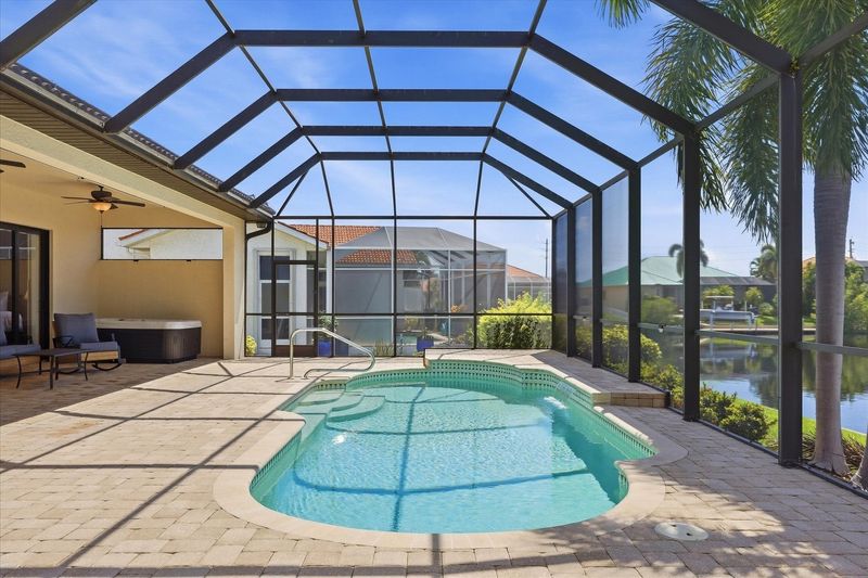 Sparkling private pool and hot tub