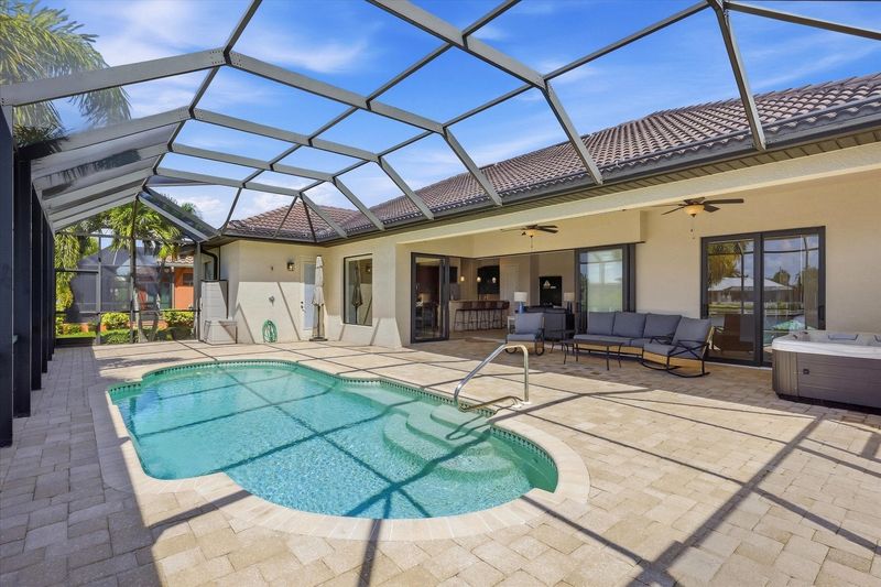 Sparkling private pool and hot tub