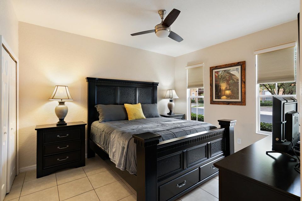 Master King Bedroom 1 Downstairs Attached Bathroom
32" Roku TV
