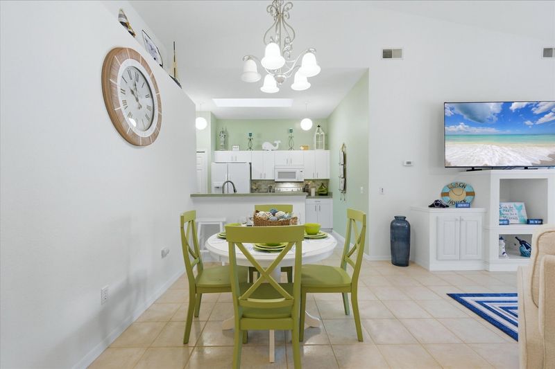 Dining table seats 4