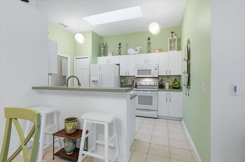 Bright, fully-equipped kitchen