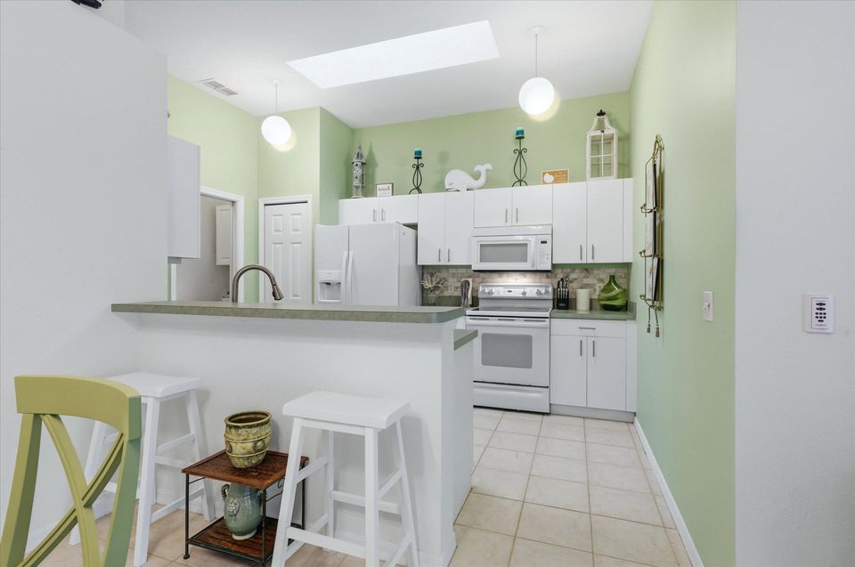 Bright, fully-equipped kitchen