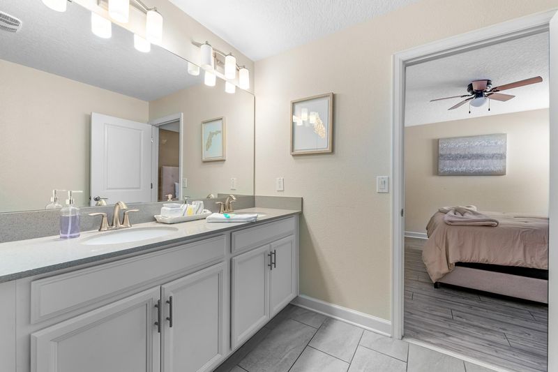 Jack N Nill Bathroom 3 (Beds 3 & 8)