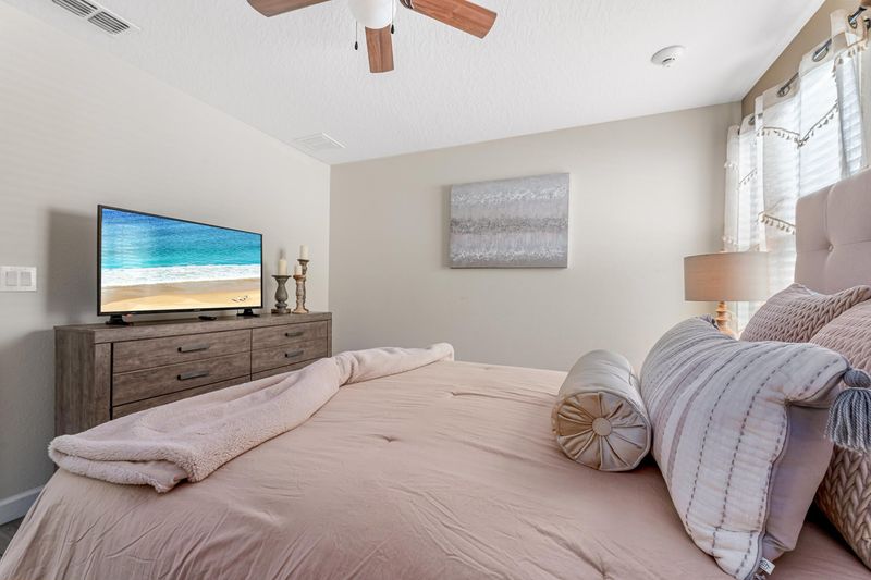 Queen Bedroom 3 Upstairs Shared Bathroom 42" Roku TV