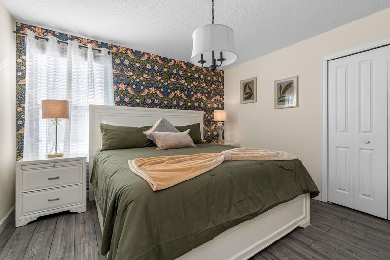 King Bedroom 5 Upstairs Shared Bathroom 42" Roku TV