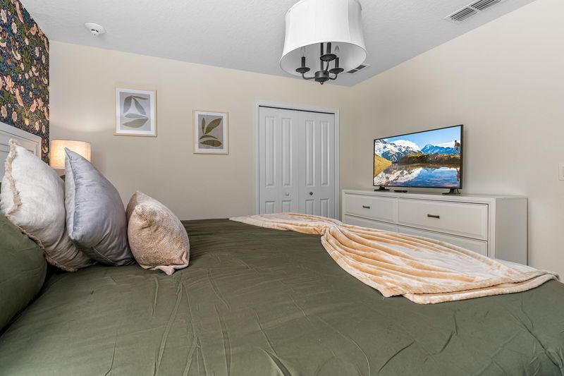King Bedroom 5 Upstairs Shared Bathroom 42" Roku TV