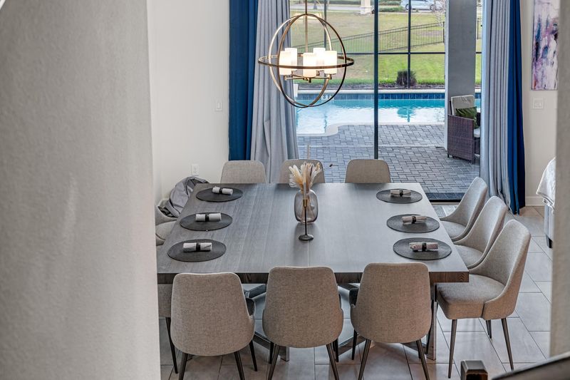 Dining Seats 12