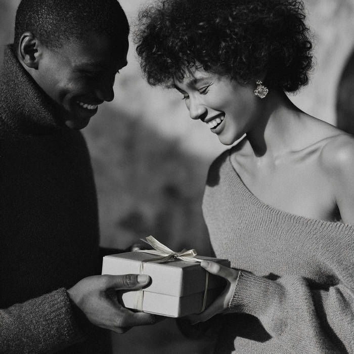 a_woman_presenting_a_gift_to_her_boyfriend