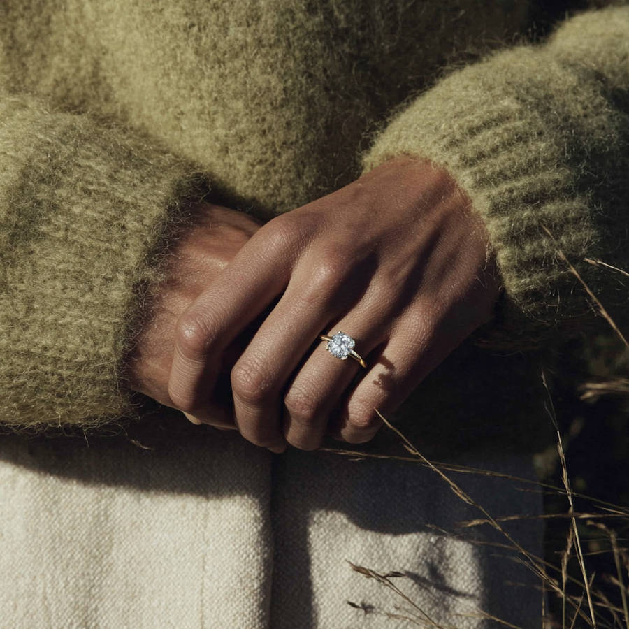 Boutee_ultra_mega_close_up_photo_of_a_cool_engagement_ring