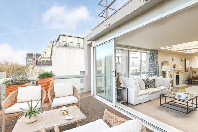 Hyde Park Gate Suites