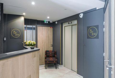 Boulevard de Clichy Apartments 201 — photo 5
