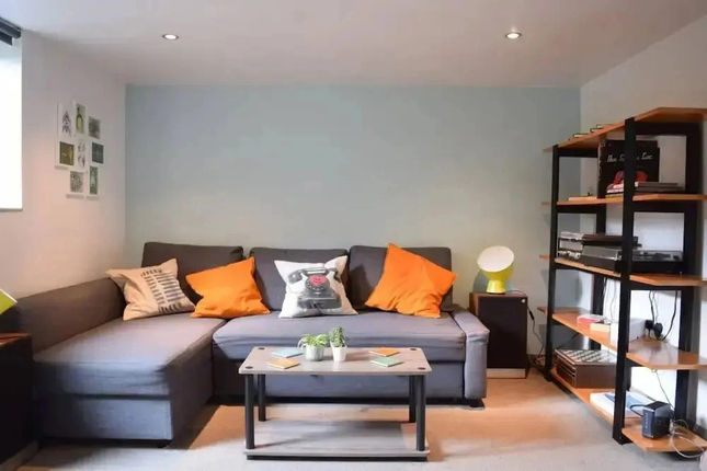 Camden Canal – 1 Bedroom Apartment 2nd Floor Walk Up – Aak 48763