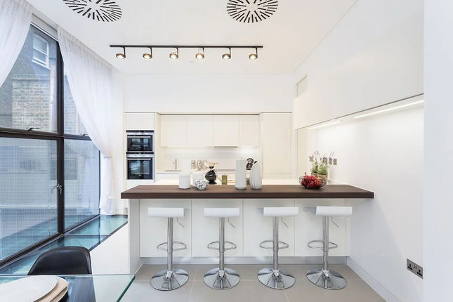 Urban Chic – Chiltern and Baker
