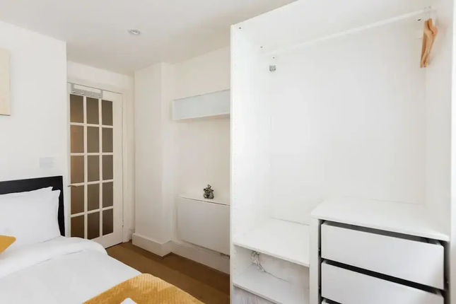 Platinum Apartment Next to Westminster 9983