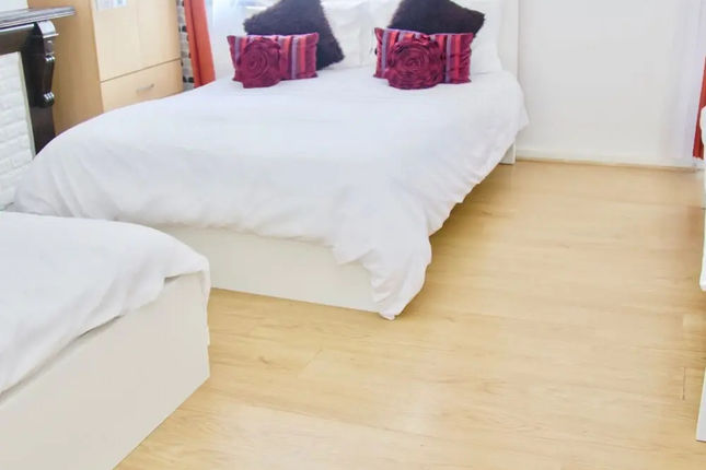 CN Apartments – Near Canary Wharf