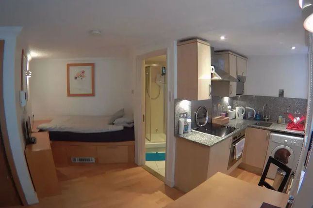 Tower Hill Studio Appartment