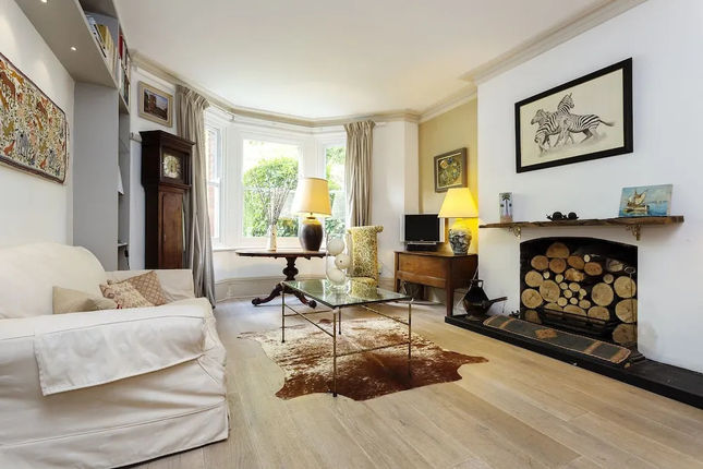 Albert Bridge Apartment