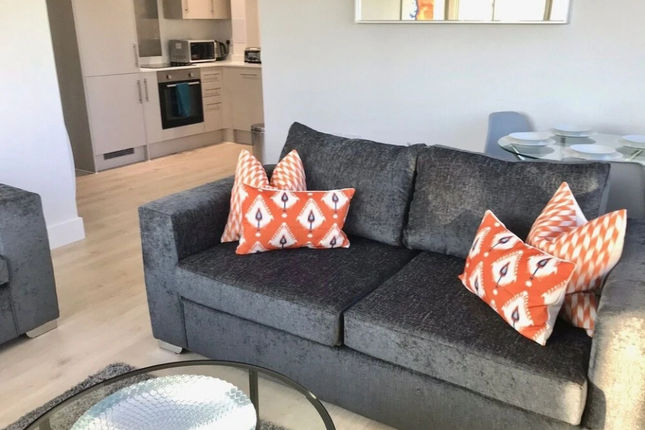 Heathrow Airport Apartments (Peymans)