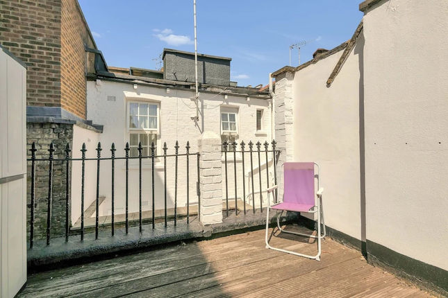 The Earl’s Court Homey Apartment – ALF