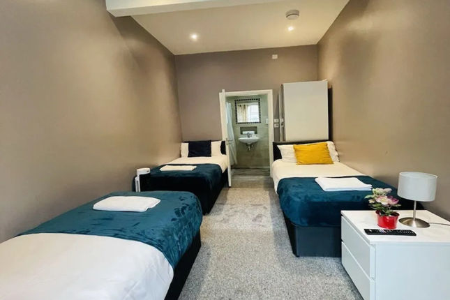 London Queens – Kings Cross International