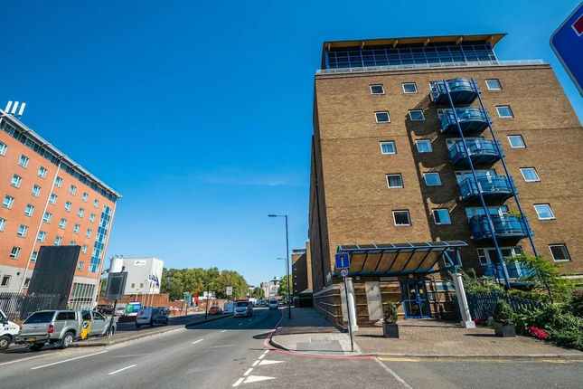 Delightful Wapping Home with Stunning River Views