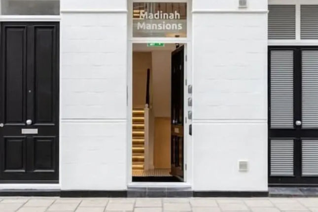 Stylish & Spacious Deluxe Apartments near Victoria Station