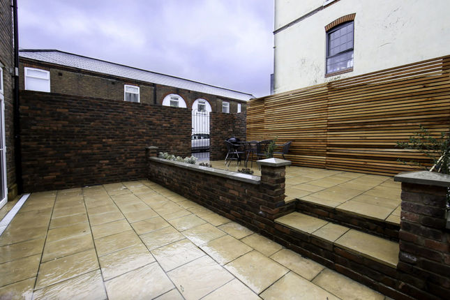 Platinum Apartment in West London 9979