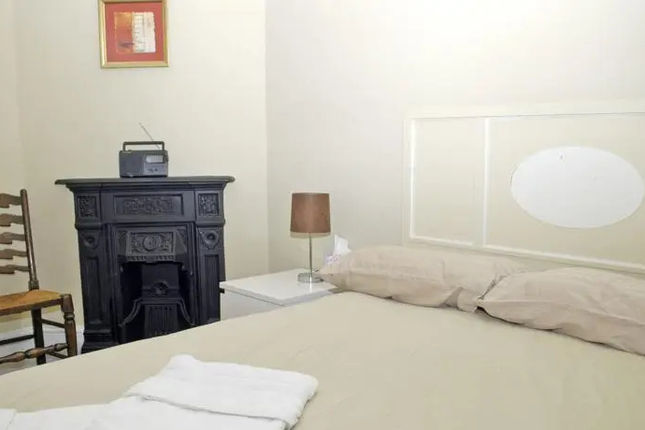 Victorian 2 Bed Flat Vauxhall Park