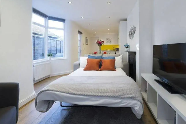 Charming Tower Bridge Apartment