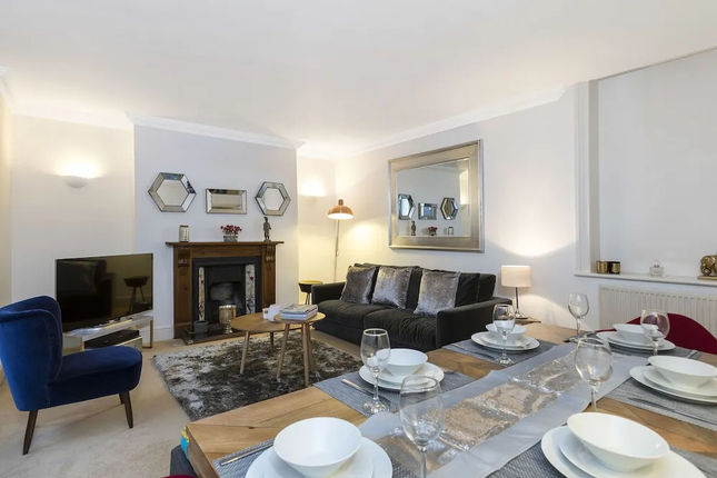 Club Living – Baker Street Apartments