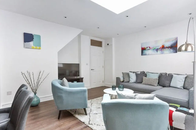 Durweston Mews
