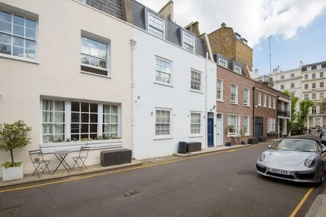 Stanhope Mews Apartment