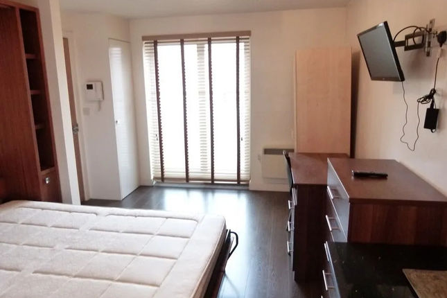 SS Property Hub – City of London Studio Apartment 9