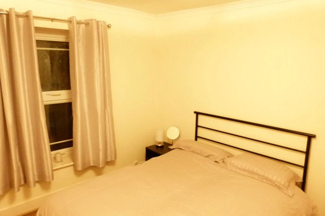 SS Property Hub – Canary Wharf Family Apartment