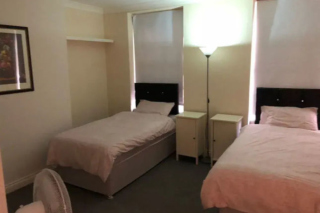 Seymour Place Apartment