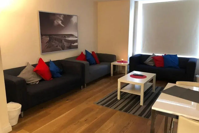 Seymour Street Apartment