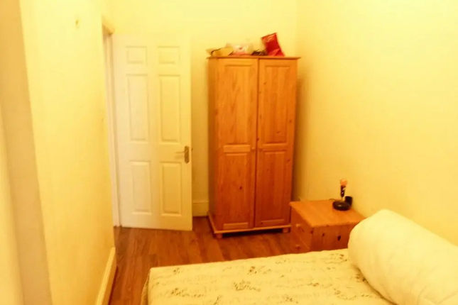 SS Property Hub – Family Apartment Barons Court
