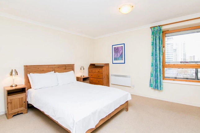 OYO Home Docklands 2 Bedroom Apartment
