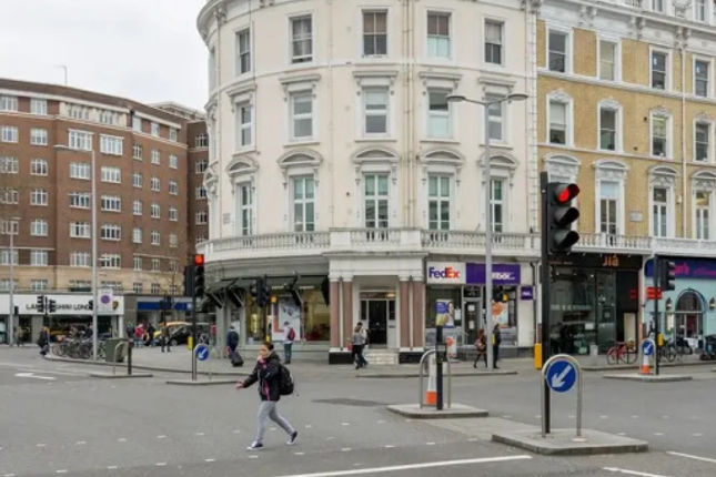 South Ken Apartment by BaseToGo