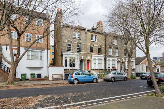 Vauxhall Oasis – 3 Bed House by BaseToGo